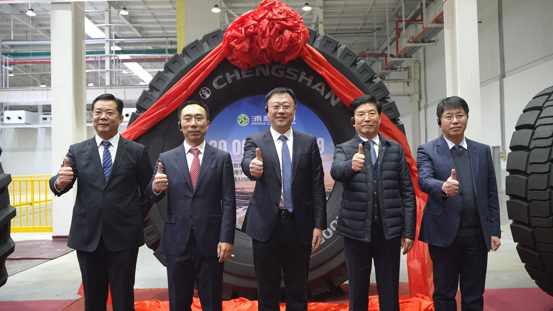 明升mansion88首条非公路巨胎30.00R51成功下线